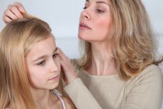 6 Cara Atasi Kutu Rambut Pada Anak