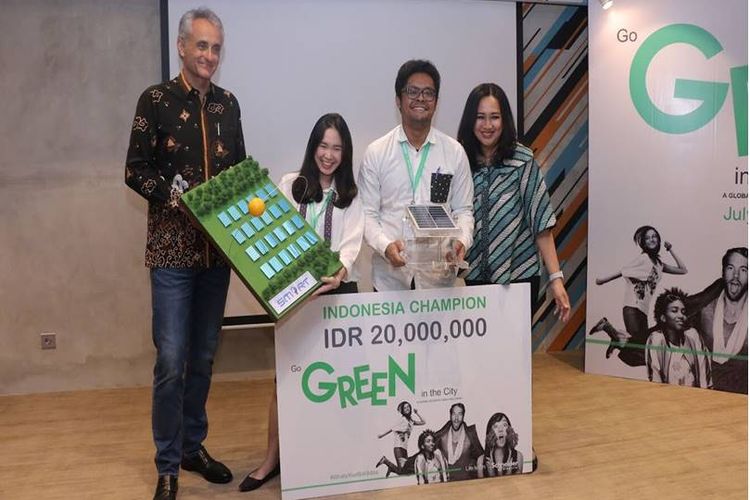 Dua mahasiswa Fakultas Teknik Universitas Indonesia (UI) meraih juara pertama seleksi final Go Green in The City (GGITC) Indonesia.