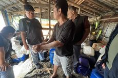 Polisi Periksa Pengepul Limbah Plastik yang Diduga Membuat Sungai Ciliwung Berbusa