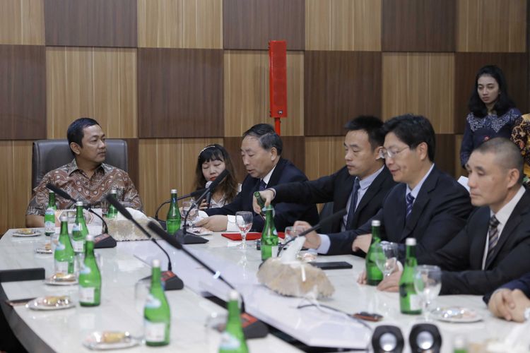 Wali Kota Semarang Hendrar Prihadi mengadakan pertemuan dengan enam orang delegasi Pemerintah Kota Nanjing, Tiongkok, untuk membahas pengembangan pariwisata Kota Semarang, Kamis (19/7/2018). 
