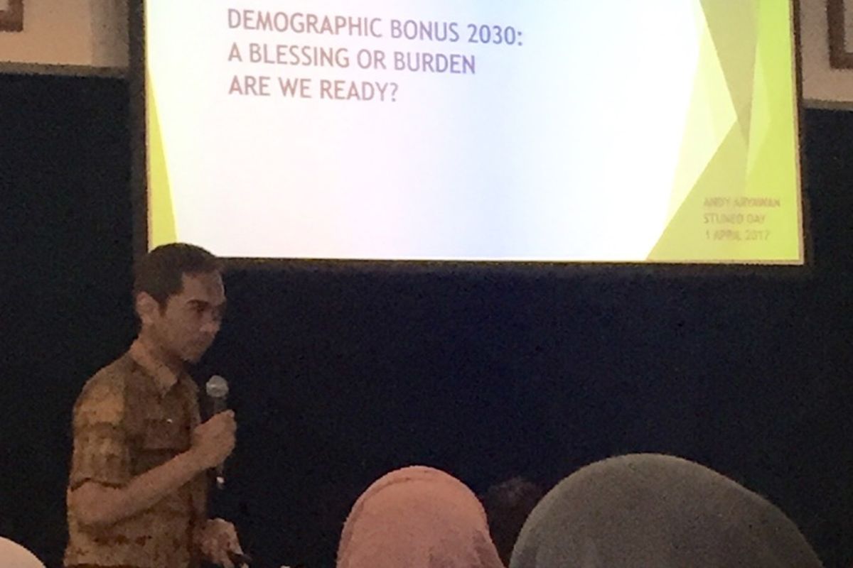 Persoalan bonus itulah yang menjadi perbincangan hangat pada forum diskusi bertema : Bonus Demografi 2030, Berkah atau Beban?” yang digelar di acara tahunan StuNed Day di KBRI di Den Haag, Belanda, Sabtu (1/4/2017). Diskusi tersebut digelar atas kerjasama Nuffic Neso Indonesia dan Perhimpunan Pelajar Indonesia (PPI) Belanda.

