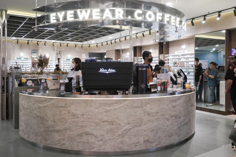 Gerai kopi di toko terbaru Saturdays di Central Park Mall