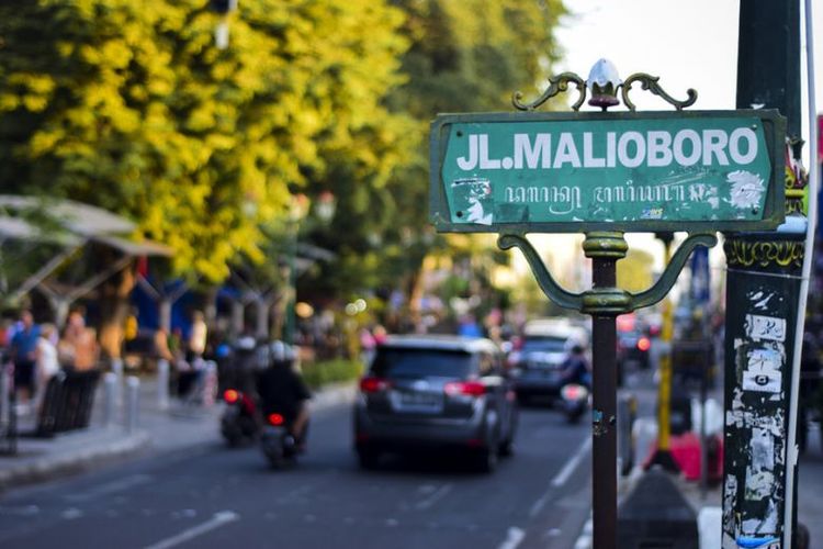 Kawasan populer para wisatawan di Yogyakarta Jalan Malioboro. 
