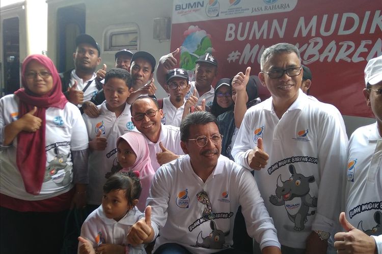 Direktur Utama Jasa Raharja Budi Rahardjo dalam peresmian keberangkatan pemudik menggunakan moda kereta api di Pasar Senen Jakarta, Selasa (28/5/2019)