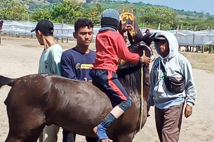 Joki cilik di Sumbawa. (Kompas.com/Susi Gustiana)