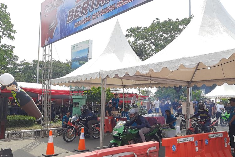 Ajang Street Race seri keempat yang digelar Kepolisian Daerah (Polda) Metro Jaya di kawasan Jalan Benyamin Sueb, Kemayoran, Jakarta Pusat, telah memasuki hari kedua, Minggu (4/9/2022). Sekitar 500 peserta unjuk bagian.