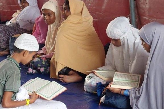 Diusir Warga, Pengungsi Rohingya Ditampung di Kantor Bupati Aceh Barat