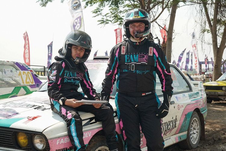 Rifat Sungkar dan anak mengaspal bersama di ajang Keurnas Sprint Rally 2025 di Semarang.