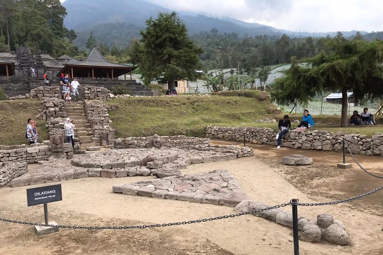 Tim Merapah 5 Warisan Budaya Batik mengunjungi Candi Ceto di Jawa Tengah