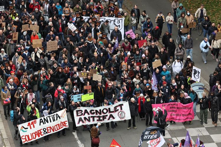 Situasi Terkini Demo di Perancis: Gas Air Mata Ditembakkan, Kendaraan Lapis Baja Dikerahkan