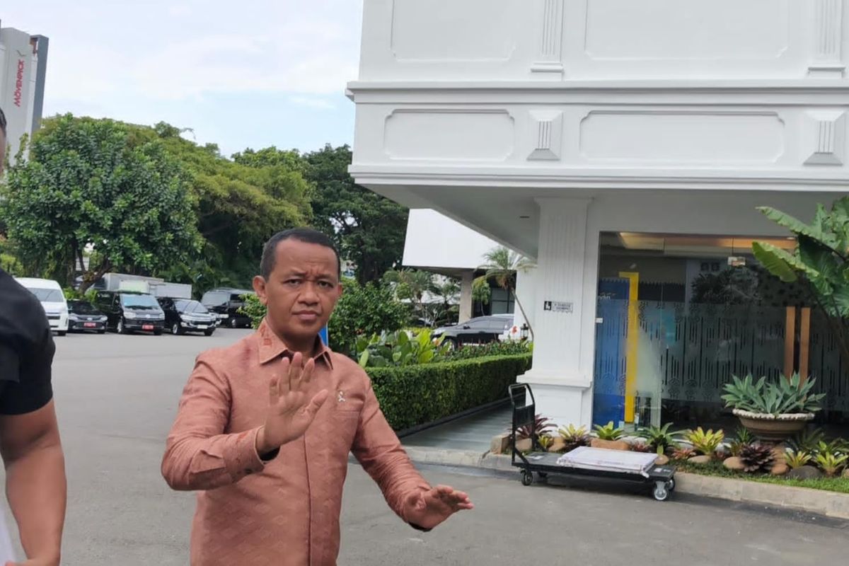 Menteri ESDM Bahlil Lahadalia merapat ke Kompleks Istana, Jakarta, Rabu (26/11/2025)