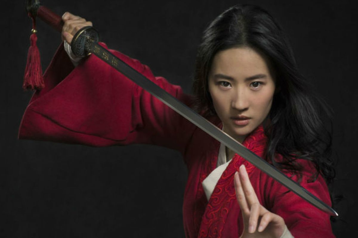 Aksi Crystal Liu sebagai Mulan dalam film Mulan