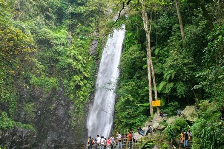 Ait terjun Kakek Bodo di Pasuruan