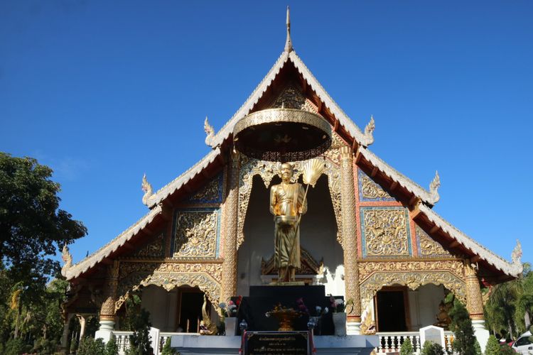 Ciri khas ornamen kuil di bagian utara Thailand, di Kuil Wat Phra Singh.  Kuil ini berlokasi di, Singharat Road, Subdistrict Phra Sing, Provinsi Chiang Mai, Thailand.