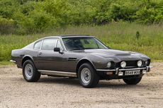 Aston Martin V8 di Film James Bond Dilelang, Bisa Laku Rp 27 Miliar