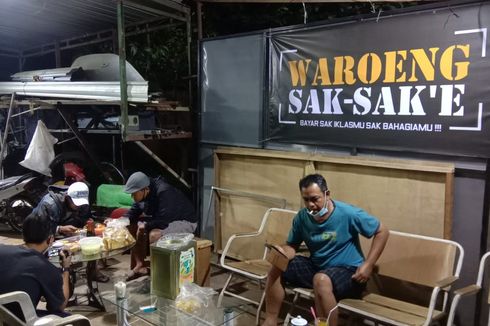 Di Waroeng Sak-sak’e, Pembeli Bisa Bayar dengan Baju Bekas dan Barang Rongsokan