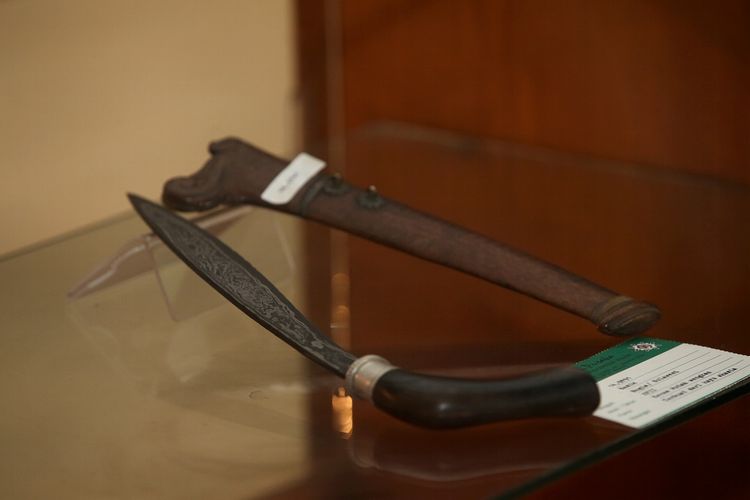 Badik Sulawesi koleksi Museum Pusaka TMII