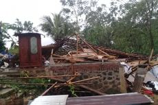 Hujan Disertai Angin Kencang Terjang 6 Kecamatan di Banyumas, 2 Rumah Ambruk dan Puluhan Rusak