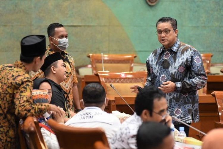 Wakil Ketua Komisi X DPR RI Dede Yusuf pada Rapat Dengar Pendapat Umum (RDPU) untuk menyelesaikan permasalahan PPPK di Gedung Nusantara I, Senayan, Jakarta, Senin (29/8/2022).