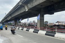 Sudah Dicopot Bawaslu, Bendera Parpol Kembali Penuhi Jembatan KH Abdullah bin Nuh Bogor