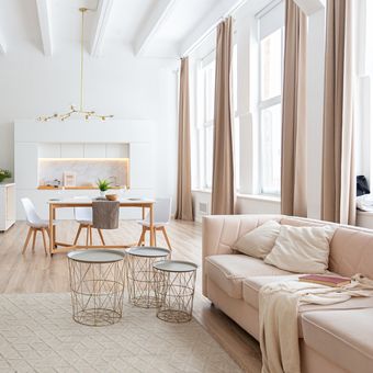 Ilustrasi apartemen dengan interior warna pastel