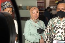 Ayu Aulia Ungkap Tak Ada Hubungan Keluarga dengan Ade Ratna 