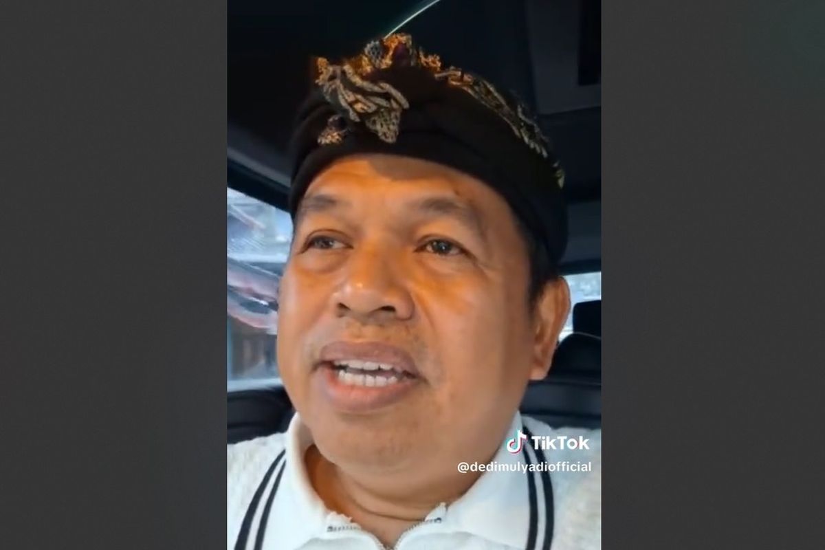 Gubernur Jawa Barat Dedi Mulyadi (KDM) saat berbicara dengan Erlina, ibunda Affan, pengemudi ojek online yang meninggal karena terlindas kendaraan taktis Brimob di Jakarta. Percakapan dilakukan pada Jumat (29/8/2025).
