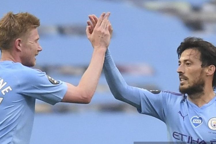 Duo gelandang Manchester City, Kevin De Bruyne dan David Silva.