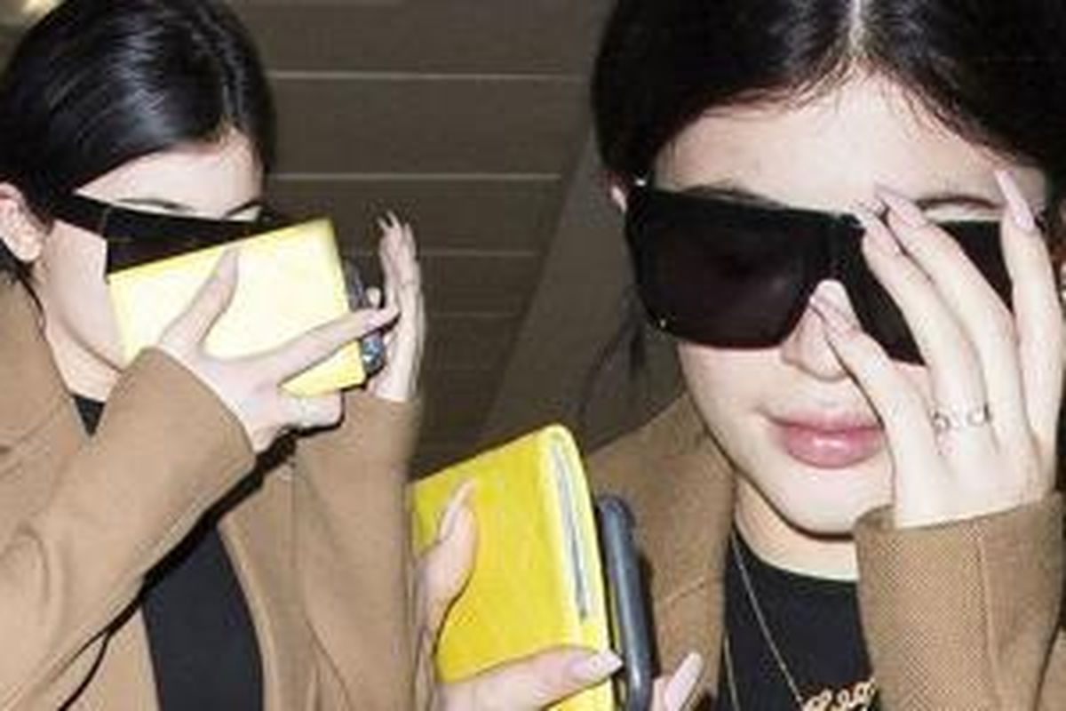 Kylie Jenner, mengaku bahwa dirinya kerap mengalami masalah pada kepercayaan diri.