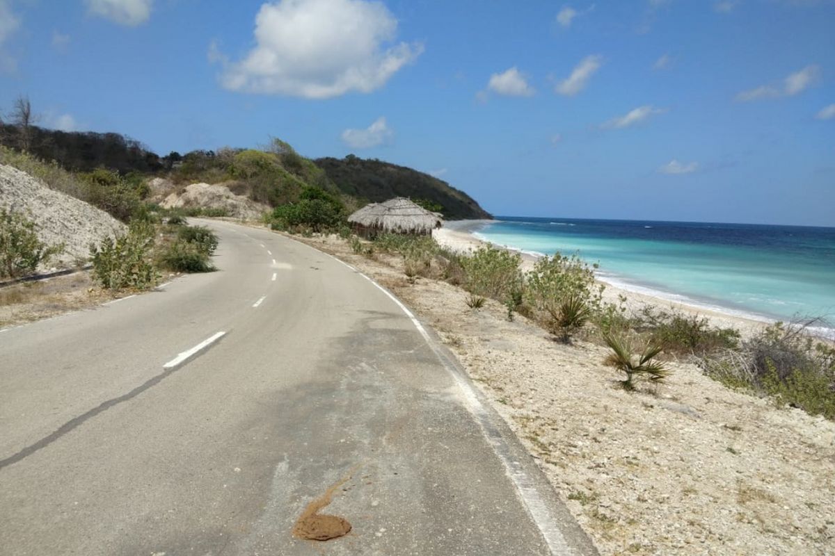 Kondisi Jalan Lintas Selatan Pulau Timor.


