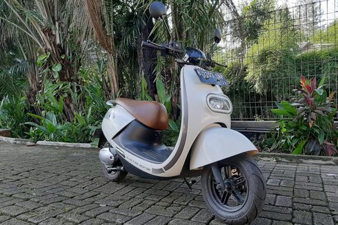 Mencuci Sepeda Motor Listrik, Begini Cara Amannya