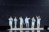 EXO Rayakan Debut ke-12 Tahun dengan Fanmeeting Solonya yang Meriah