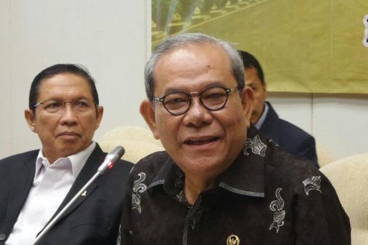 Anggota Komisi II DPR Rambe Kamarul Zaman di Kompleks Parlemen, Senayan, Jakarta, Rabu (18/1/2017).