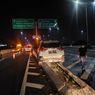 Ditabrak Sedan, Minibus Tersangkut di Pembatas Jalan Layang Tol Wiyoto Wiyono 