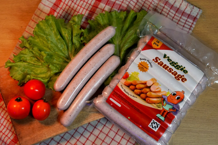 Mahasiswa Unila membuat inovasi berupa Veggie Sausage merupakan sosis nabati berbahan dasar jantung pisang dan tempe berkualitas premium.