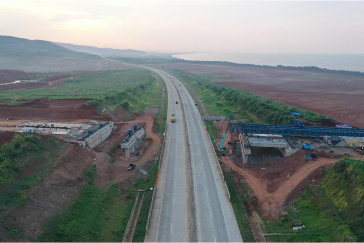 Ruas Jalan Tol Batang-Semarang kilometer (KM) 368+100. 