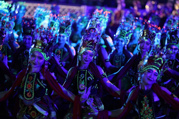 Gandrung Sewu Banyuwangi Berpendar di Malam Hari, Saat Tradisi Bertemu Teknologi