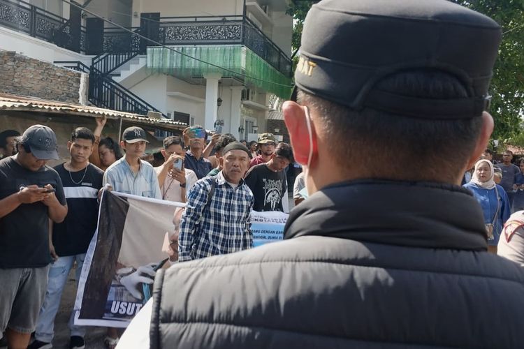33 Hari Kematian Karim, Ayah Datangi Satpol PP Padang: Anda Bukan Kesatria...