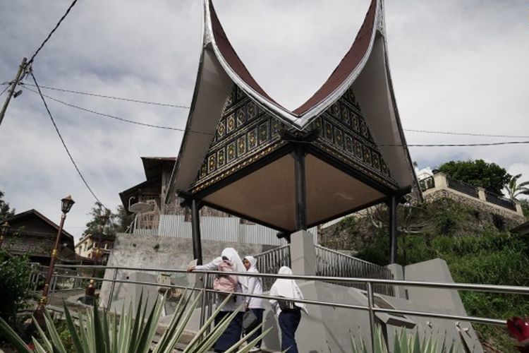 Kementerian PUPR telah menyelesaikan penataan kawasan wisata Desa Terindah Nagari Tuo Pariangan, dan Lapangan Cindua Mato di Kabupaten Tanah Datar, Provinsi Sumatera Barat.