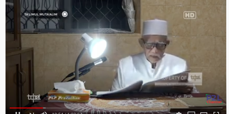 Ngaji online bersama KH Anwar Manshur 2 Mei 2020 di Pesantren Lirboyo, Kediri, Jawa Timur. 