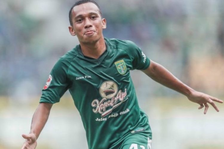 Penyerang Irfan Jaya mencetak dua gol dari kemenangan Persebaya dengan skor 3-1 atas Martapura FC pada semifinal Liga 2 musim 2017 di Stadion GBLA, Kota Bandung, Sabtu (25/11/2017) sore. 
