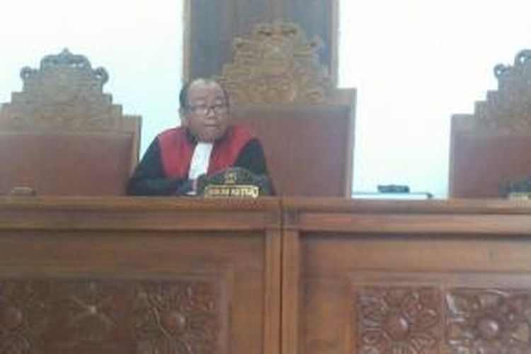 Hakim Suyadi dalam sidang praperadilan yang digugat oleh mantan Direktur Pengelolaan Pertamina Suroso Atmo Martoyo.