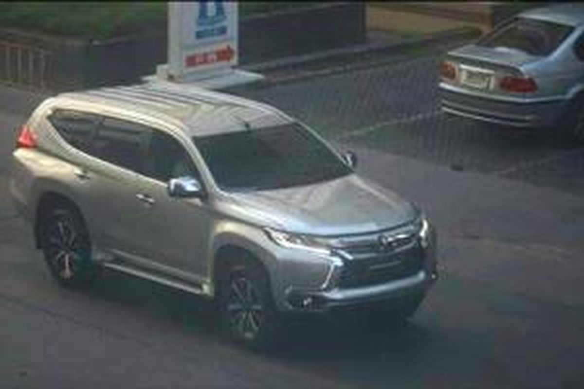 Mitsubishi Pajero Sport 2016 yang tertangkap kamera sedang melakukan aktivitas untuk persiapan peluncuran.