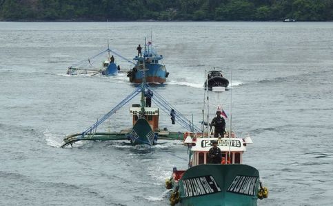 Indonesia Seizes Six Illegal Fishing Boats in Natuna, Sulawesi