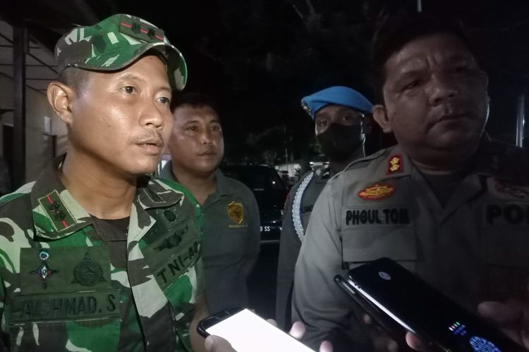 Kapolres Manokwari bersama Densecatam Rindam XVIII Kodam Kasuari usai penyelesaian insiden video viral 