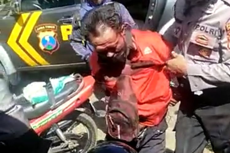 VIRAL—Inilah potongan video viral terduga pelaku pencurian tujuh handphone bermodus gendam korban tertangkap masa di Kabupaten Ponorogo, Jawa Timur