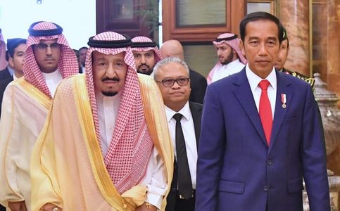 Jokowi Makes Congratulatory Phone Call to King Salman on Idul Adha Celebration