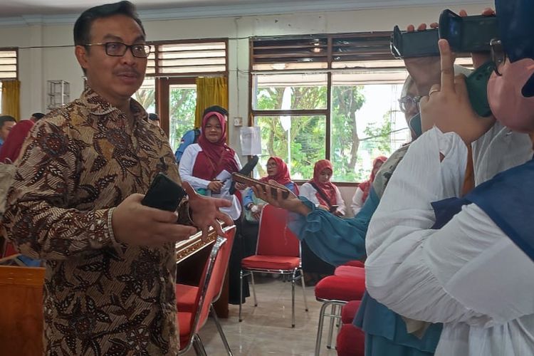 Kepala Badan Kependudukan dan Keluarga Nasional (BKKBN) dr Hasto Wardoyo saat menjadi pembicara dalam Pertemuan Ilmiah Tahunan Ilmu Kesehatan Anak?Ikatan Dokter Anak Indonesia (IDAI) di Kota Padang, Sumatera Barat (Sumbar), Senin (9/10/2023).
