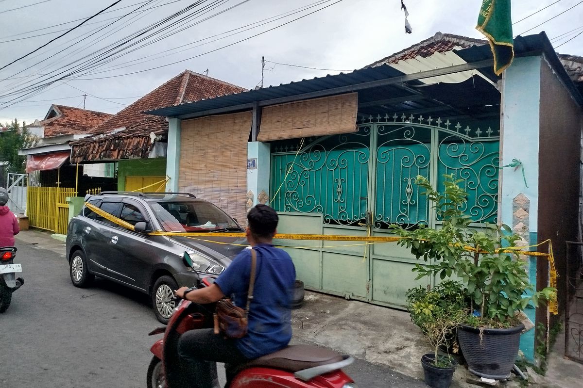 TKP rumah suami bunuh istri di Serayu, Panderejo, Banyuwangi, Senin (20/10/2025). 