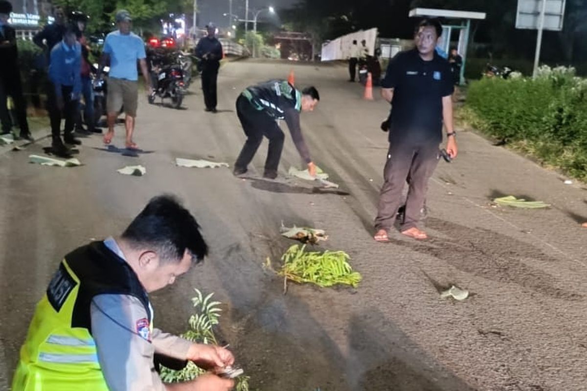 Mobil Fortuner tabrak sejumlah kendaraan di PIK, Jakut. 2 orang tewas 7 korban luka, Senin (23/3/2026).